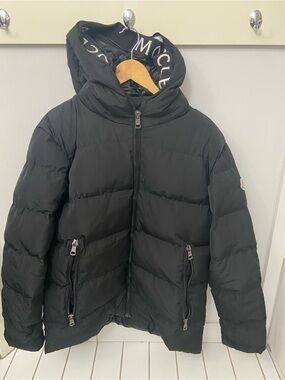 Moncler Fashionable Unisex Black Puffer Jacket w/Hood Sz XL women- Sz L Men -